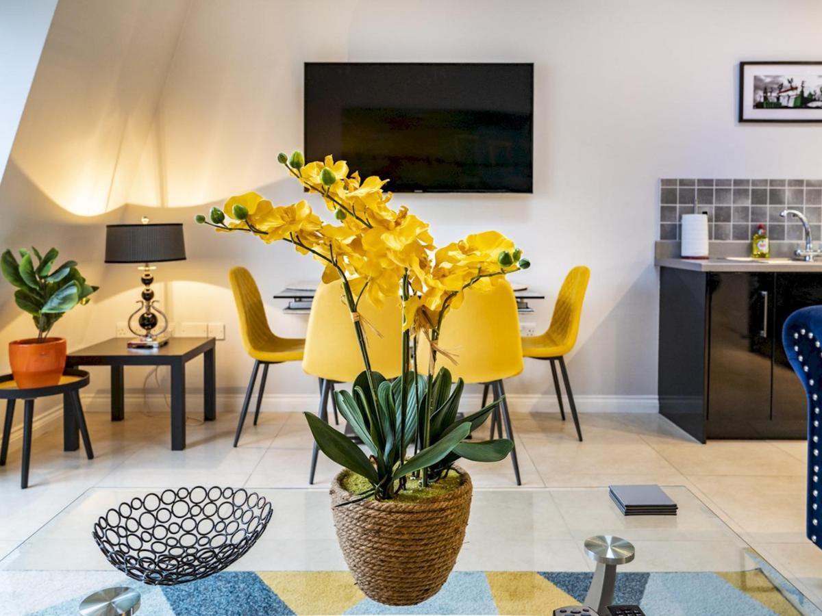 Pass The Keys Luxury Living Cathedral Quarter Cafes Bars Apartment Belfast